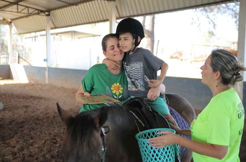 Projeto de Equoterapia na Apae completou 10 anos de atendimentos às crianças