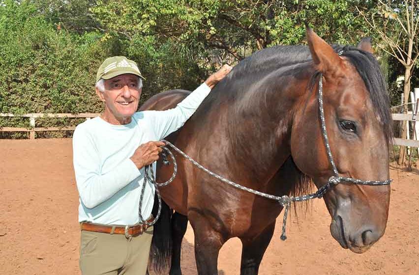 Montado em uma paixão: Fernandes mantém tradição de treinar cavalos