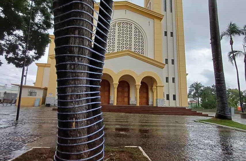 Prefeitura atrasa, mais uma vez, a decoração de natal no “coração do comércio”