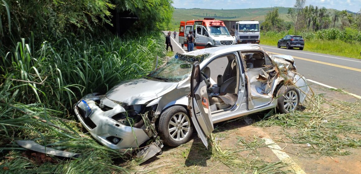 Corolla capota na vicinal Itapira/Guaçu