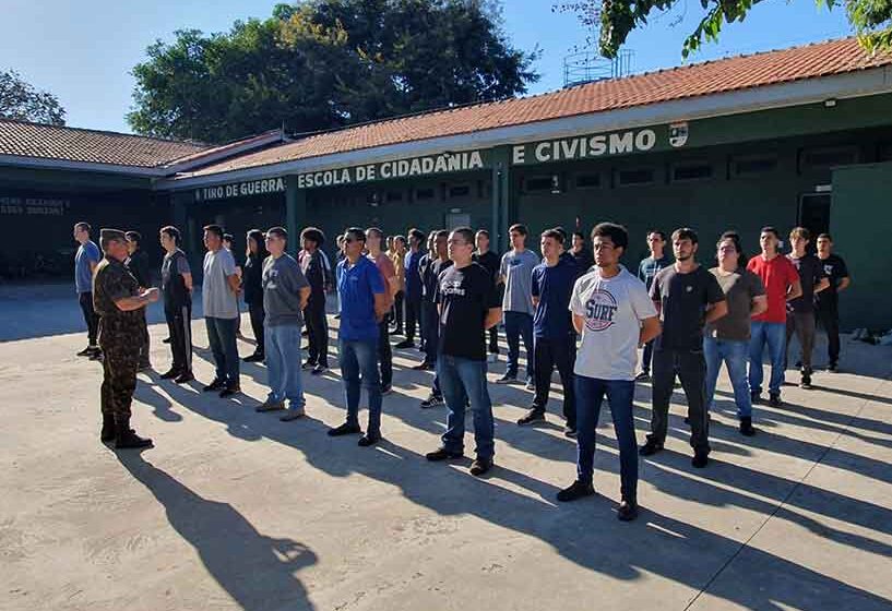 Com seleção de 50 jovens, segunda turma do Tiro de Guerra já recebe instrução em sua sede