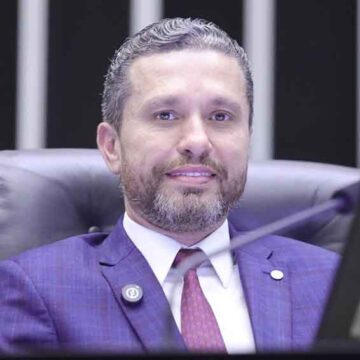 Deputado Fausto Pinato apresenta projeto de anistia para presos do 8 de Janeiro