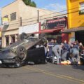 Onix capota na Rio Branco após atingir Corsa estacionado