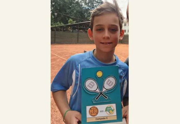Encarando os adultos, João Santos é campeão da LIP Tênis