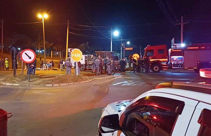 Jovem de 17 anos morre após colisão de moto e caminhão na SP-352