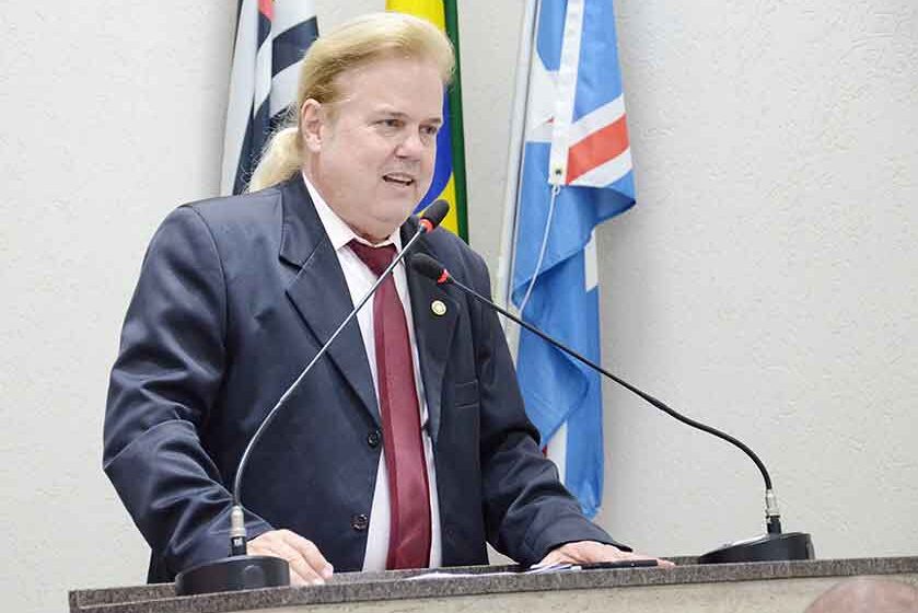 Vereador Carlinhos Sartori alerta para falta de médicos credenciados em Itapira e dificuldade de renovação da CNH