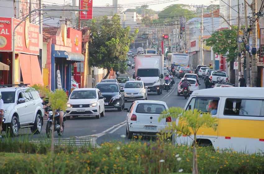 Ponte de R$ 3 milhões não apresenta solução e congestionamentos continuam