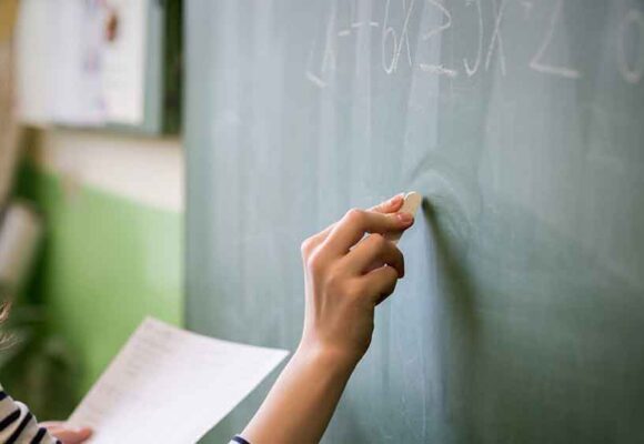 Professores ficam sem sistema pedagógico após Prefeitura não conseguir pagar renovação