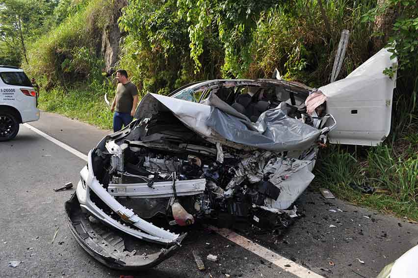 Colisão de ônibus e carro deixa um morto e três feridos na Itapira/Lindoia
