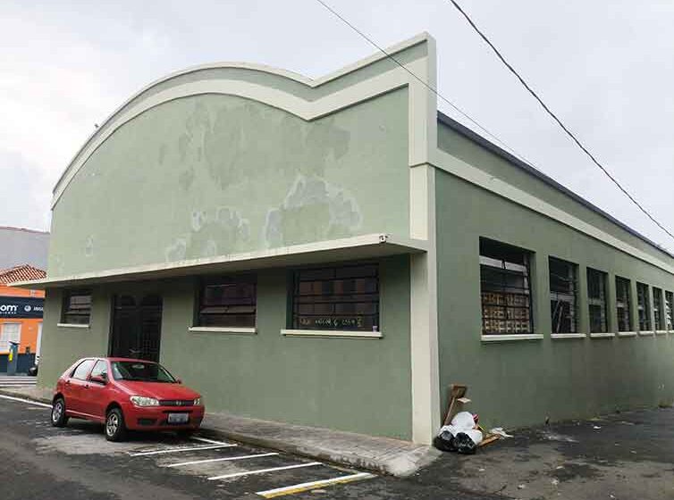 Reforma do “Mercadão” completa dois anos de atraso sob sombra de gastos milionários