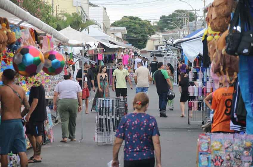 Arrecadação da Prefeitura com ambulantes na Festa de Maio levanta dúvidas e questionamentos Arrecadação da Prefeitura com ambulantes na Festa de Maio levanta dúvidas e questionamentos